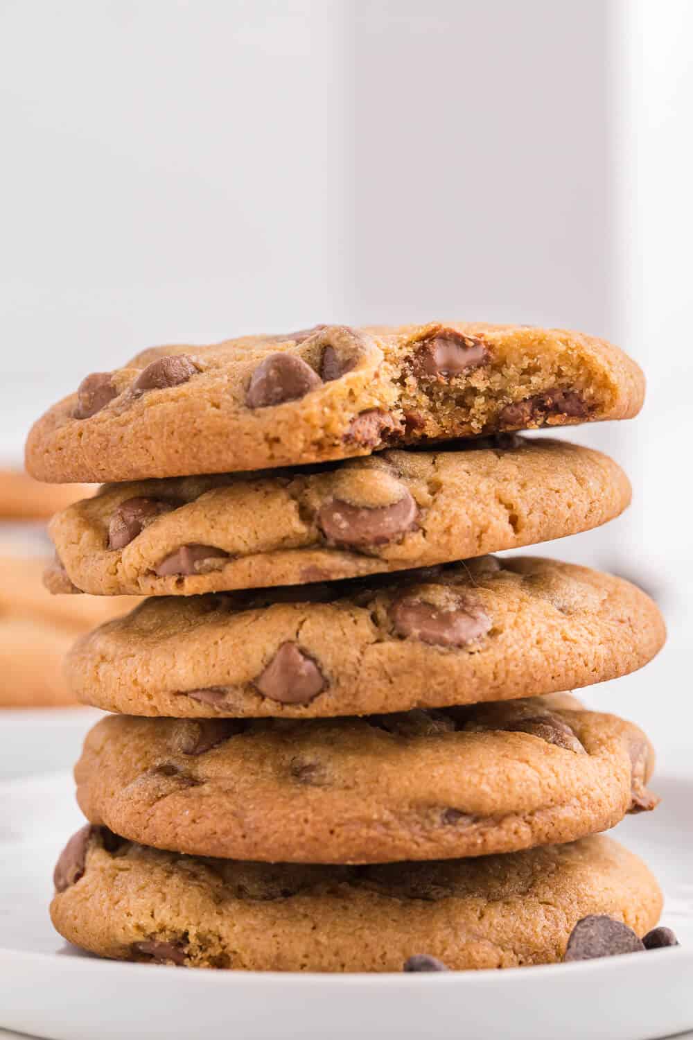 A stack of 5 chocolate chip cookies