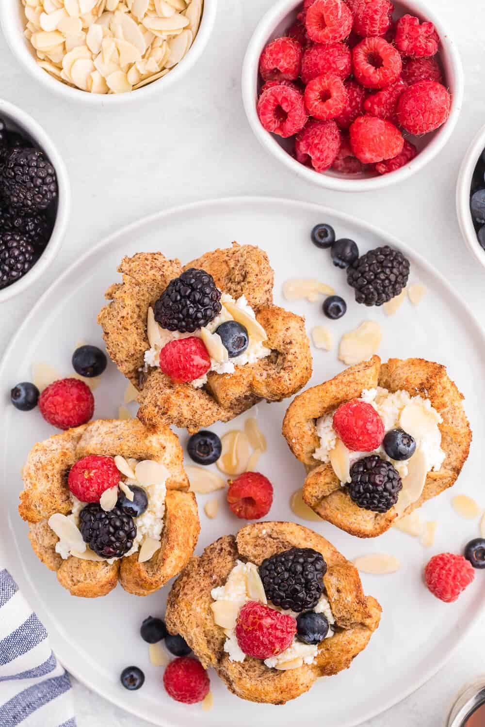 French Toast Cups - This easy breakfast recipe is the perfect sweet start to your day. Creamy ricotta with fresh berries and a drizzle of honey or maple syrup are a delicious breakfast treat.