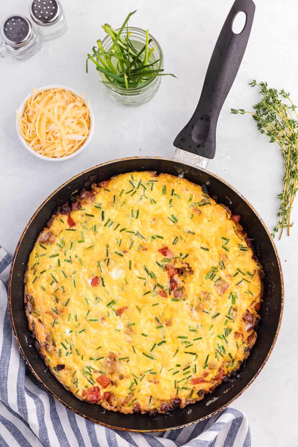 Bacon and Gouda Frittata - This breakfast/brunch recipe is a sophisticated twist on traditional bacon and eggs! Including gouda, chives and shallots, these elegant ingredients make this quick and easy meal seems like a special occasion.