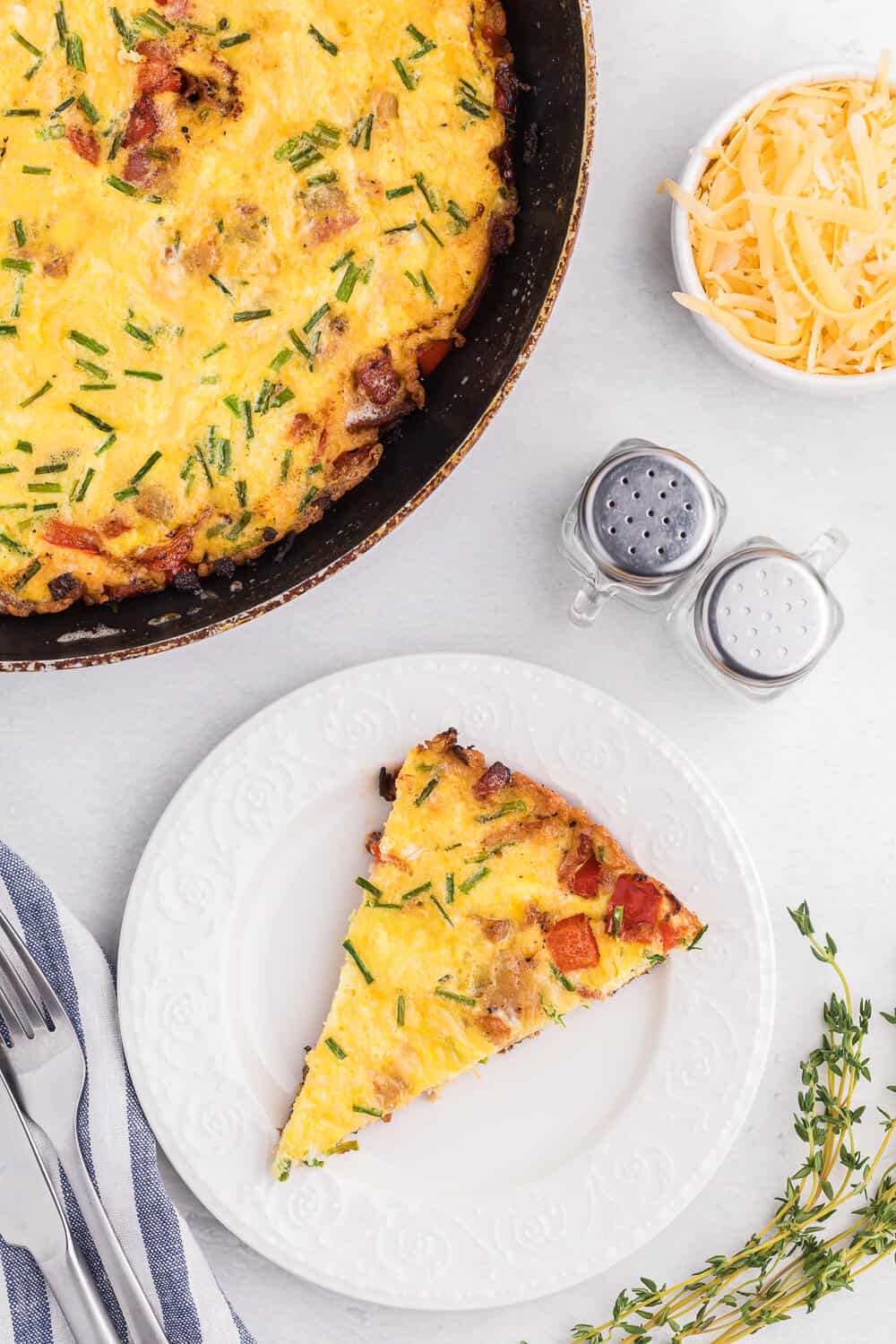 Bacon and Gouda Frittata - This breakfast/brunch recipe is a sophisticated twist on traditional bacon and eggs! Including gouda, chives and shallots, these elegant ingredients make this quick and easy meal seems like a special occasion.