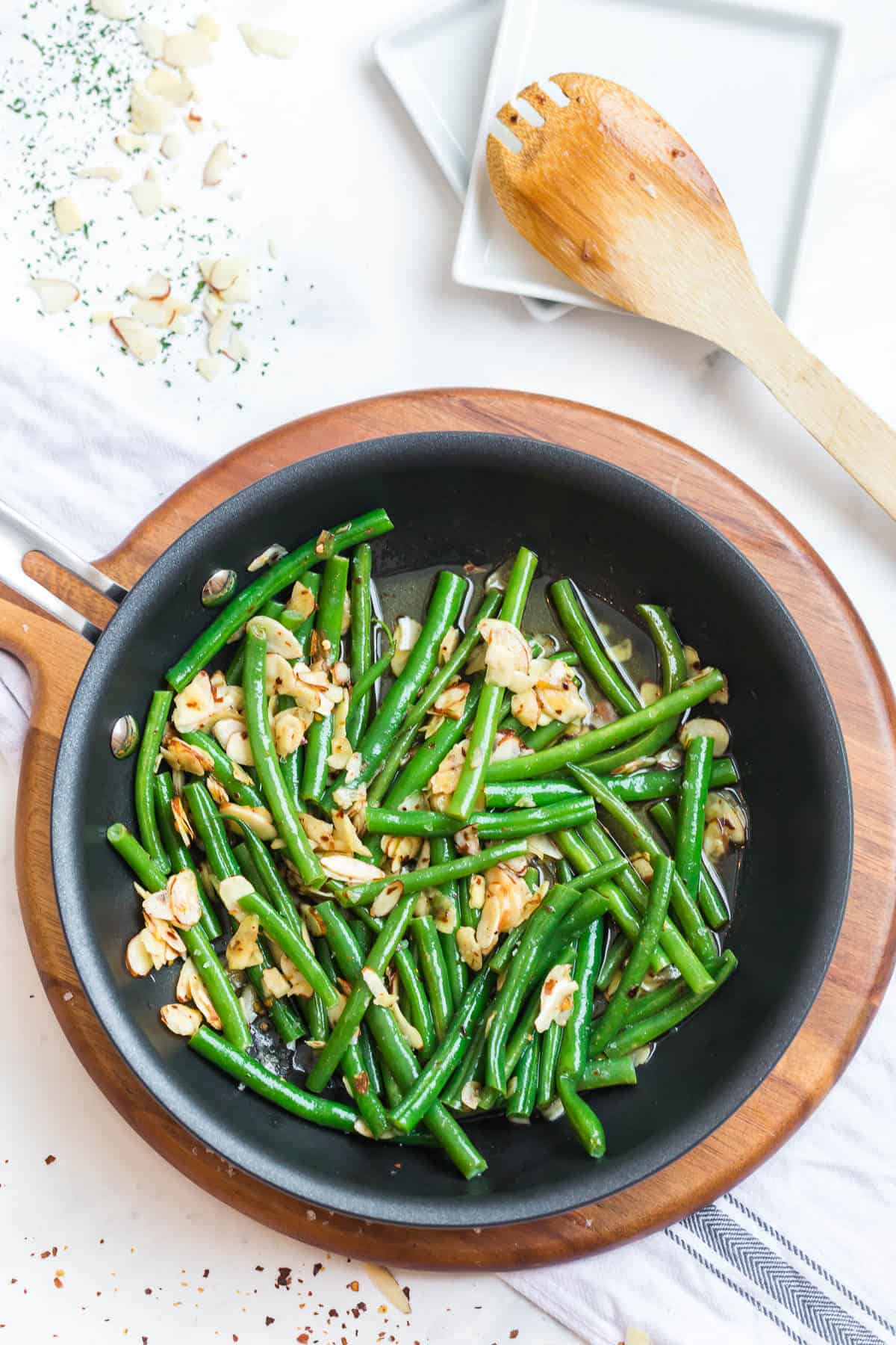 Chili buttered green beans in a saucepan.