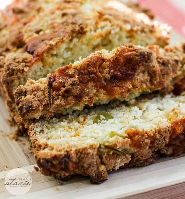 Apple Cheddar Quick Bread - tart apples + salty cheddar cheese is a perfect marriage in this delicious bread.