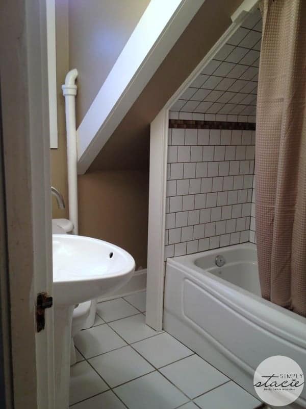 My Upstairs Bathroom Makeover #BathroomReno