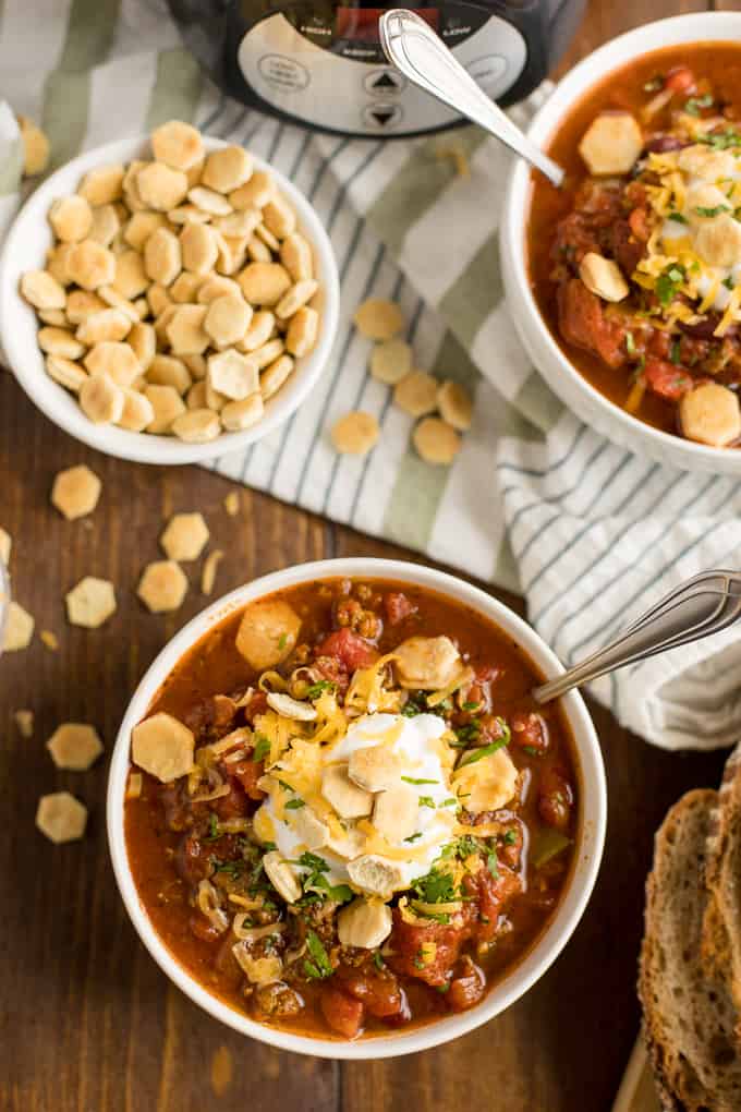 Presidential Chili - The best hearty chili recipe made with a secret ingredient! Warm up with a bowl of meaty comfort food packed with ground beef and seasoned kidney beans.