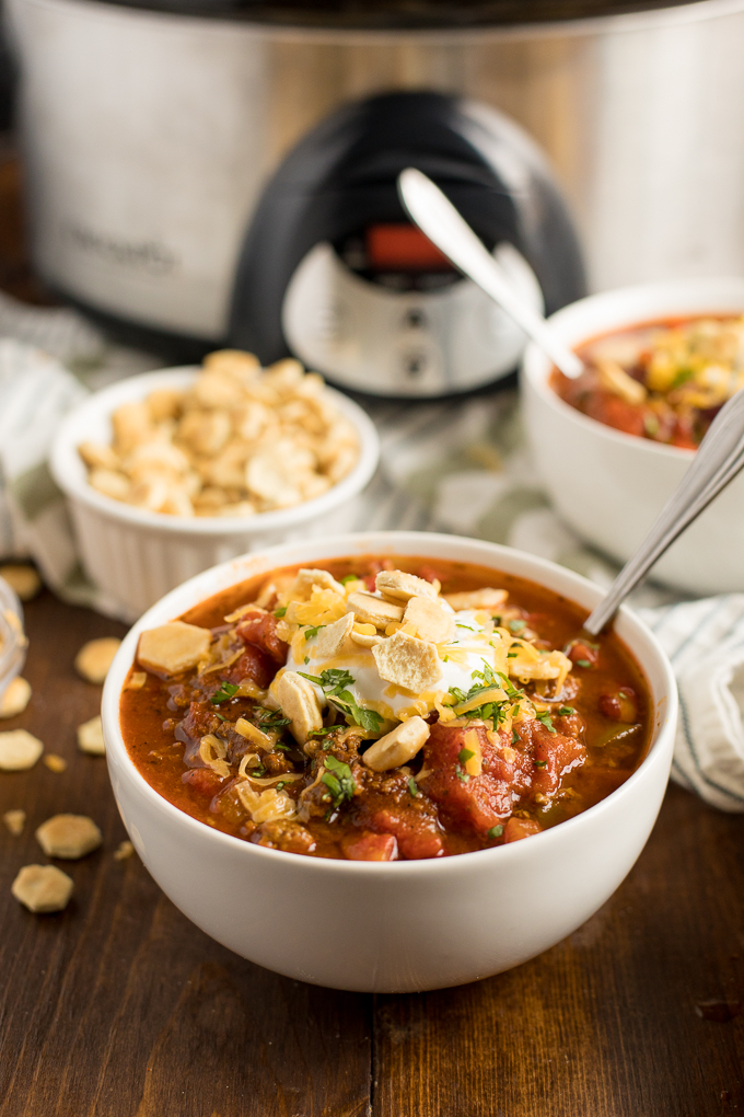 Presidential Chili - The best hearty chili recipe made with a secret ingredient! Warm up with a bowl of meaty comfort food packed with ground beef and seasoned kidney beans.