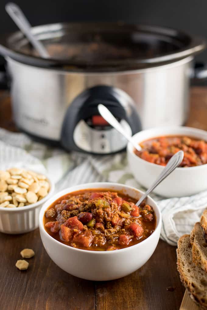 Presidential Chili - The best hearty chili recipe made with a secret ingredient! Warm up with a bowl of meaty comfort food packed with ground beef and seasoned kidney beans.