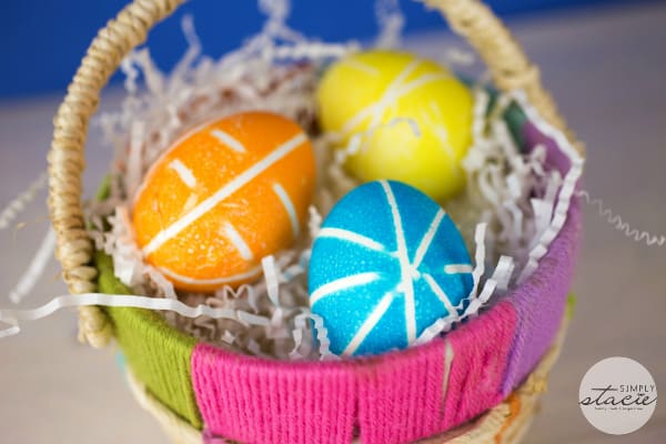 Rubber Band Decorated Easter Eggs - A simple tutorial on how to make this fun craft!
