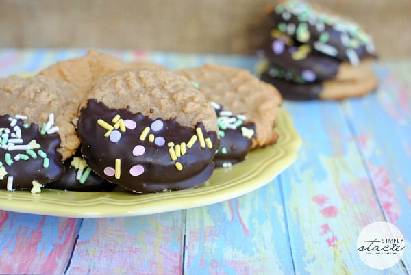 Easter Peanut Butter Cookies - take an ordinary peanut butter cookie and turn it into an Easter treat!