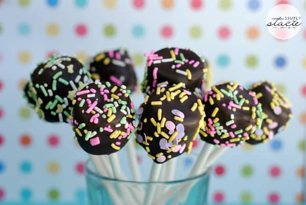 Easter Marshmallow Pops - forget cake pops! Marshmallow pops are 100x easier.