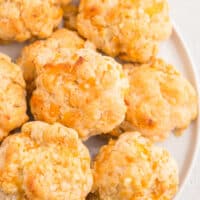 Cheesy garlic biscuits on a plate.