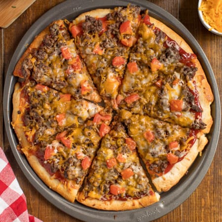 Cheeseburger Pizza - If you love cheeseburgers, you need to try this pizza! It tastes just like biting into a juicy, mouthwatering burger. Yum!