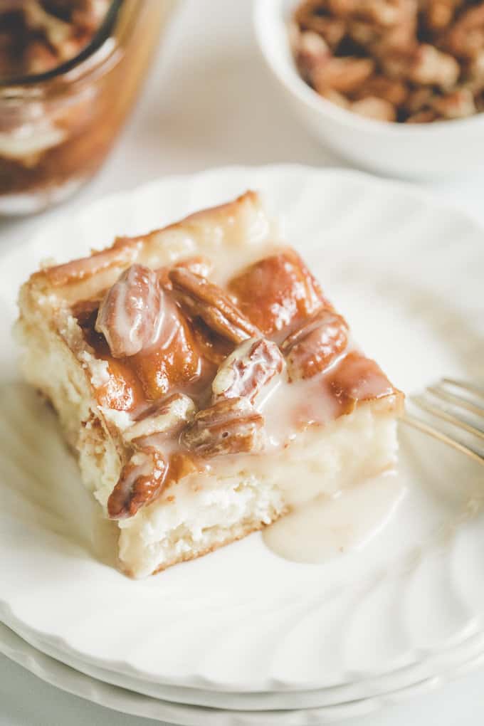 Maple Pecan Danish Bake - Danishes are a delicious treat and this easy dessert has all of the flavours we love. Using convenient refrigerated crescent rolls, this is a simple dish make. It's sweet and decadent!