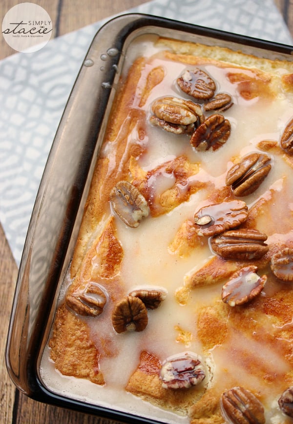 Maple Pecan Danish Bake - Danishes are a delicious treat and this easy dessert has all of the flavours we love. Using convenient refrigerated crescent rolls, this is a simple dish make. It's sweet and decadent!