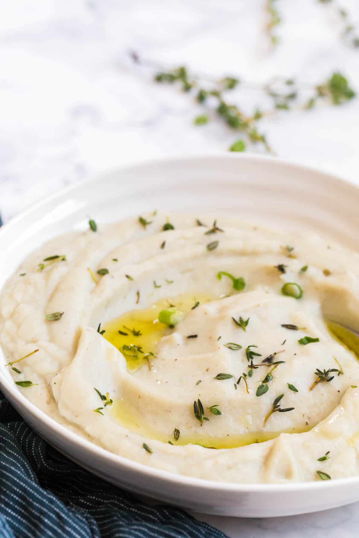 Mashed cauliflower in a bowl.