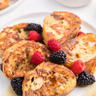 Baked French Toast - Make it the night before and bake it the next morning for breakfast! Healthy, delicious and sugar free!