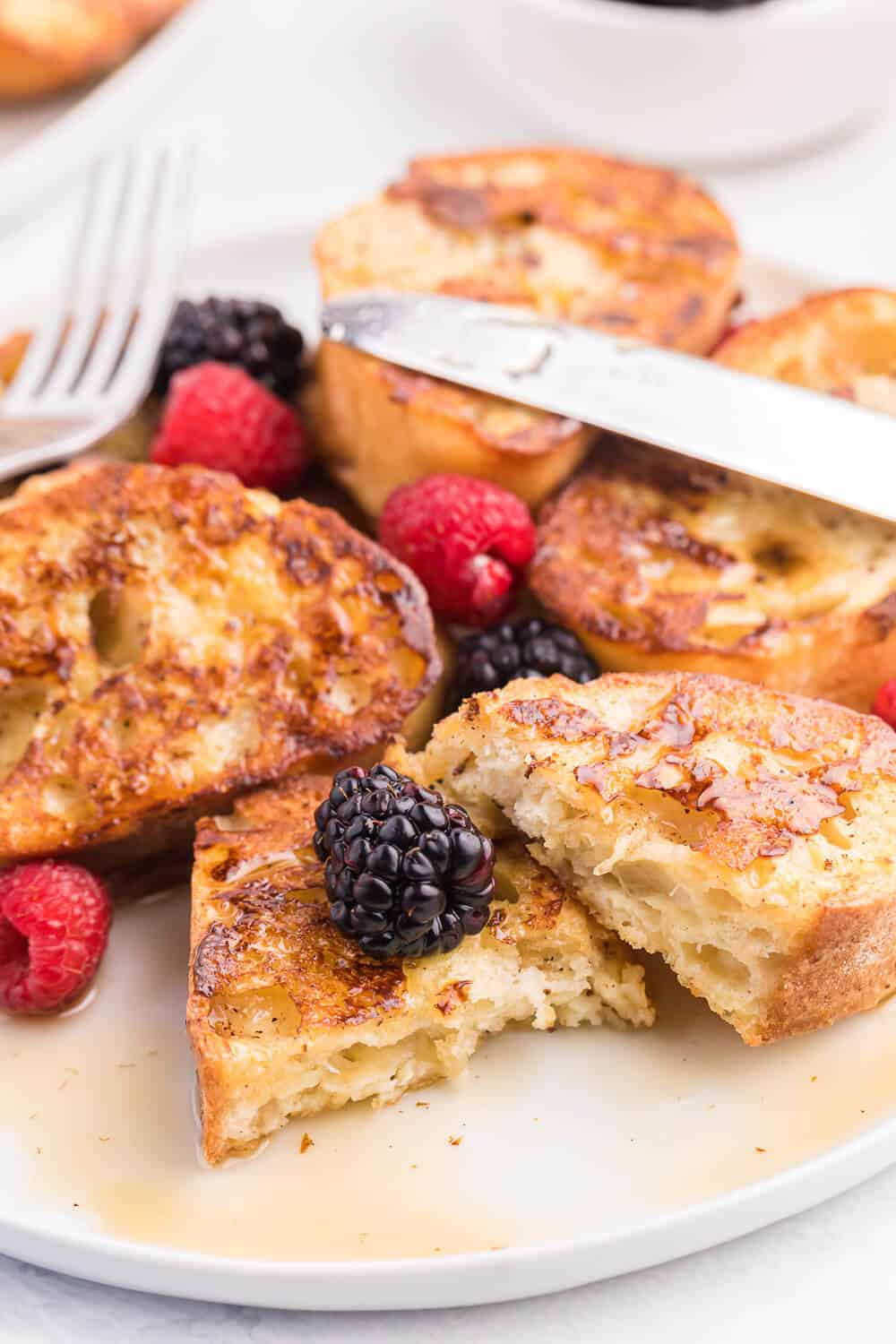 Baked French Toast - Make it the night before and bake it the next morning for breakfast! Healthy, delicious and sugar free!