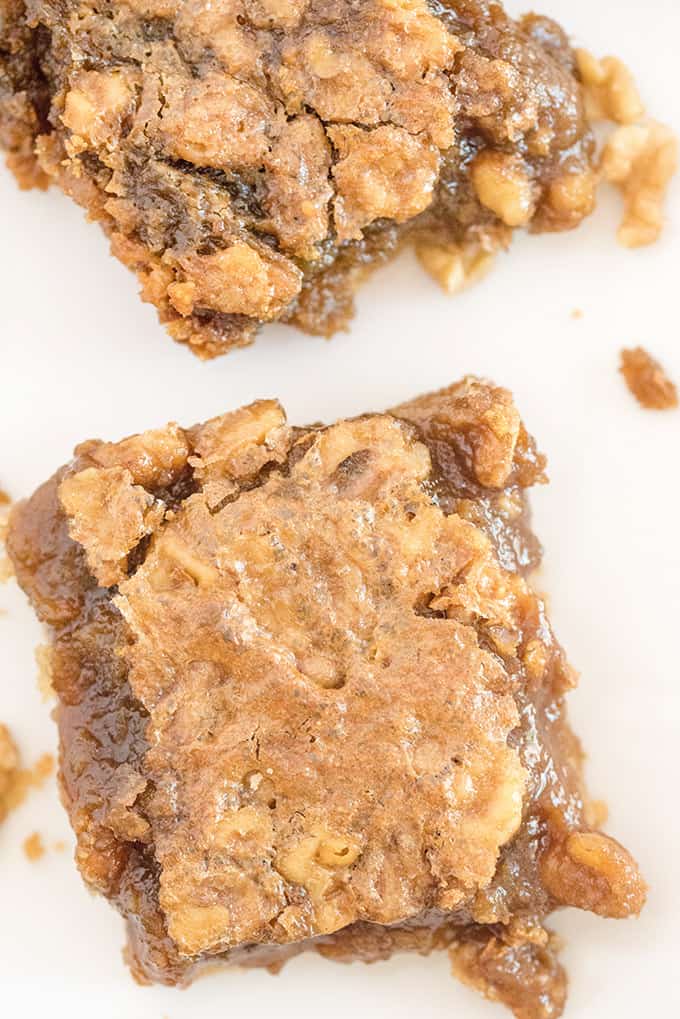 Maple Syrup Bars - If you like butter tarts, then you will LOVE this dessert! Maple + butter tarts are combined to make these incredible, sweet and delicious squares. Oh Canada!