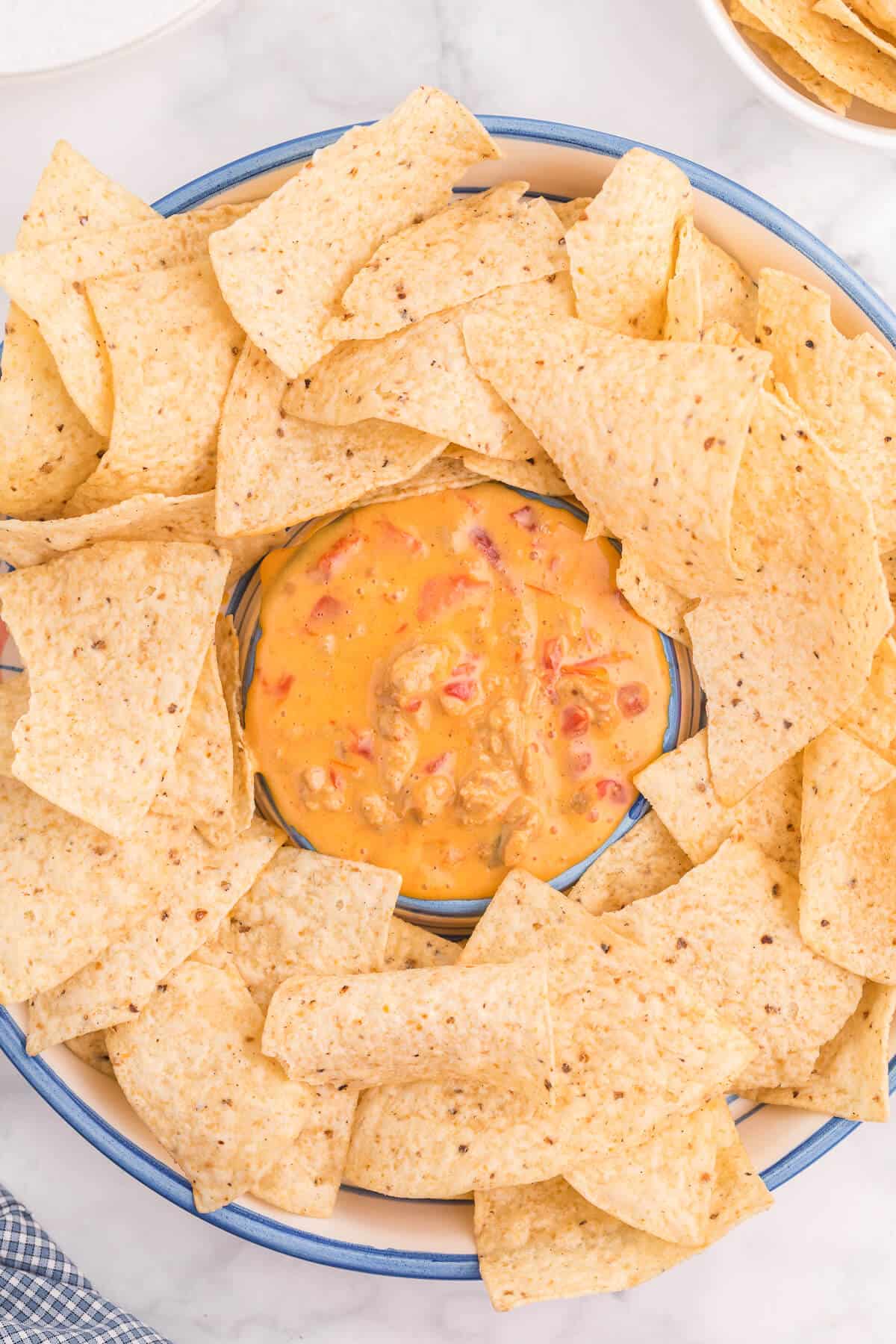 Chicken Queso Dip - It’s meaty, creamy and tastes amazing on top of a tortilla chips. This queso dip is seriously addicting!