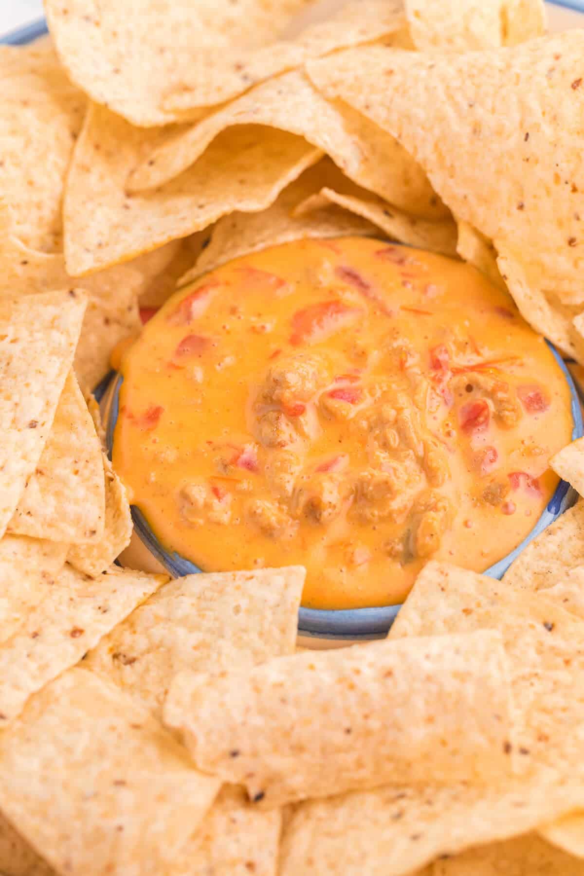 Chicken Queso Dip - It’s meaty, creamy and tastes amazing on top of a tortilla chips. This queso dip is seriously addicting!