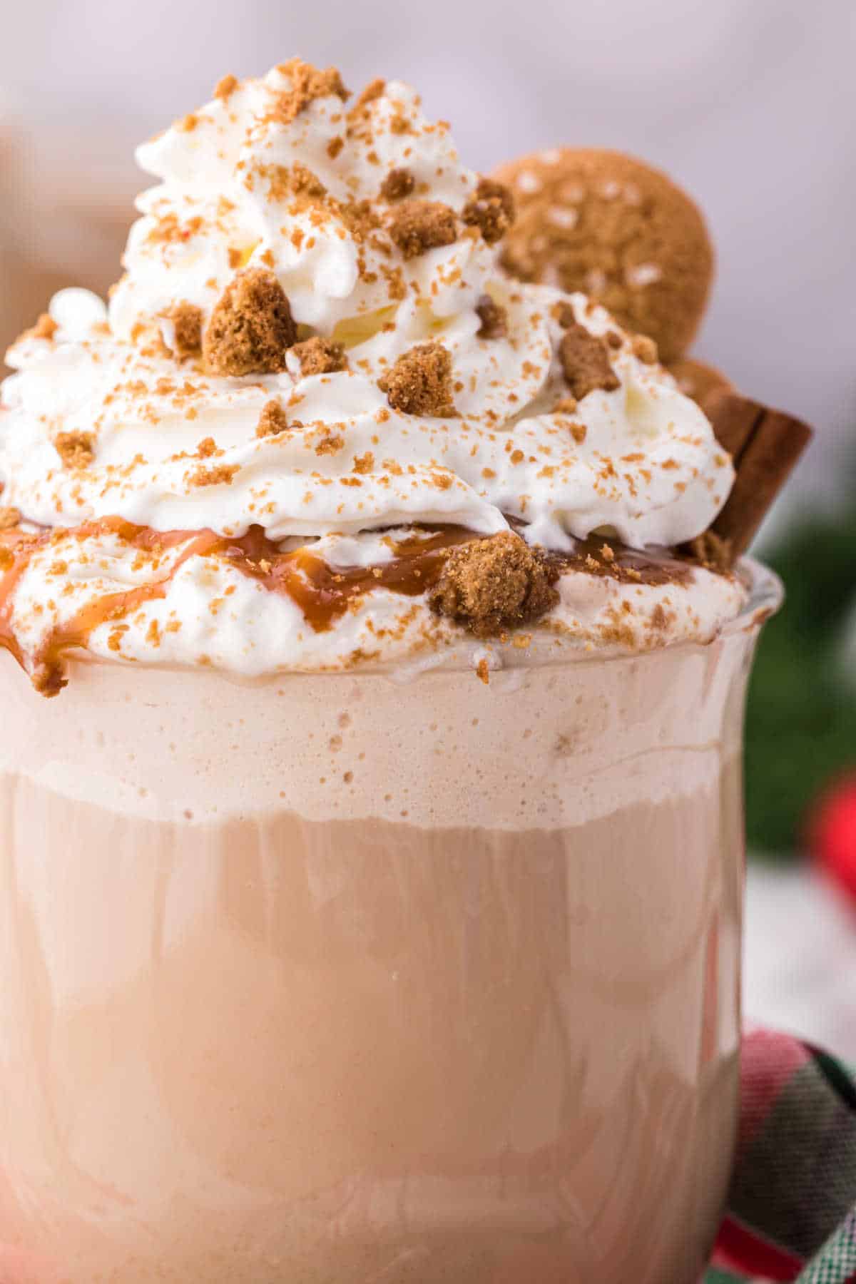 Close up of gingerbread latte.
