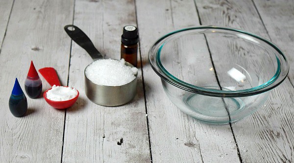 Homemade Lavender Bath Salt - Makes a thoughtful DIY gift for any occasion!