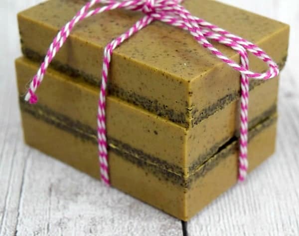 Homemade Coffee Soap - This soap smells amazing! Super easy to make too.