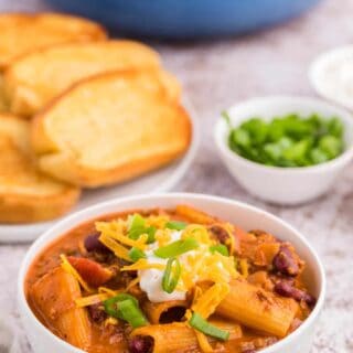 Chili rigatoni in a bowl.