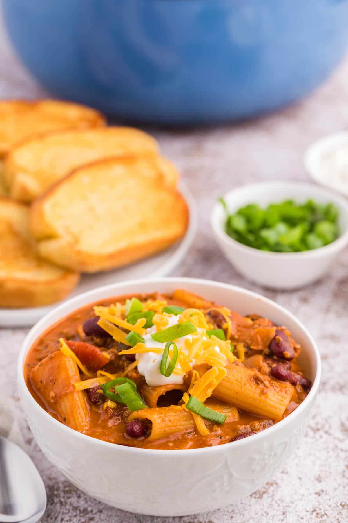 Chili rigatoni in a bowl.