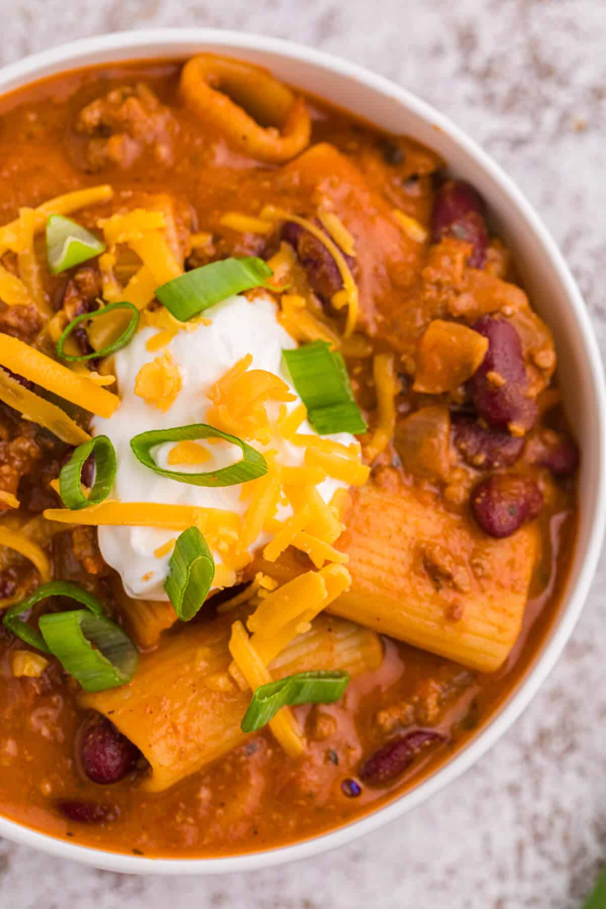 Chili rigatoni in a bowl.