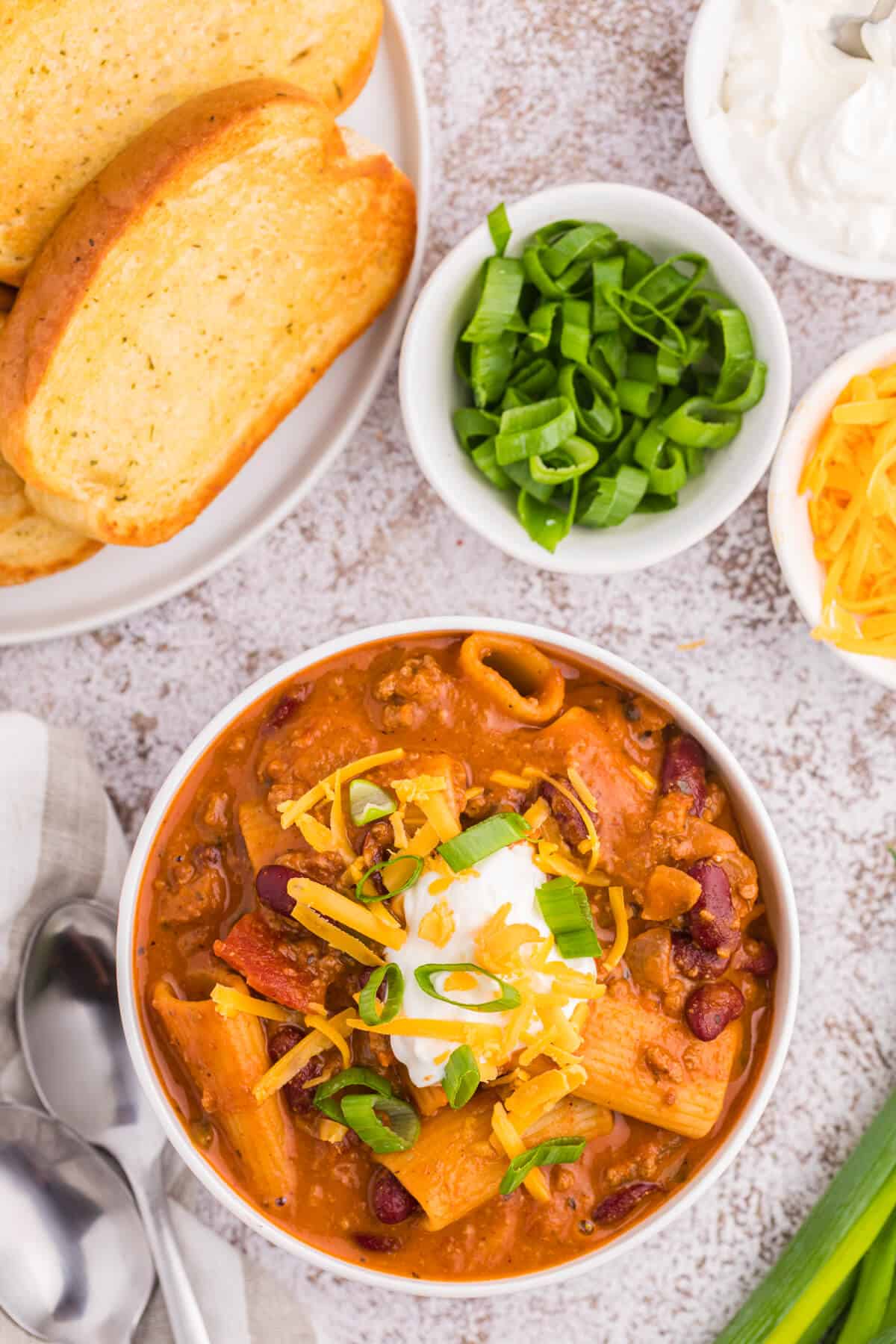 Chili rigatoni in a bowl.