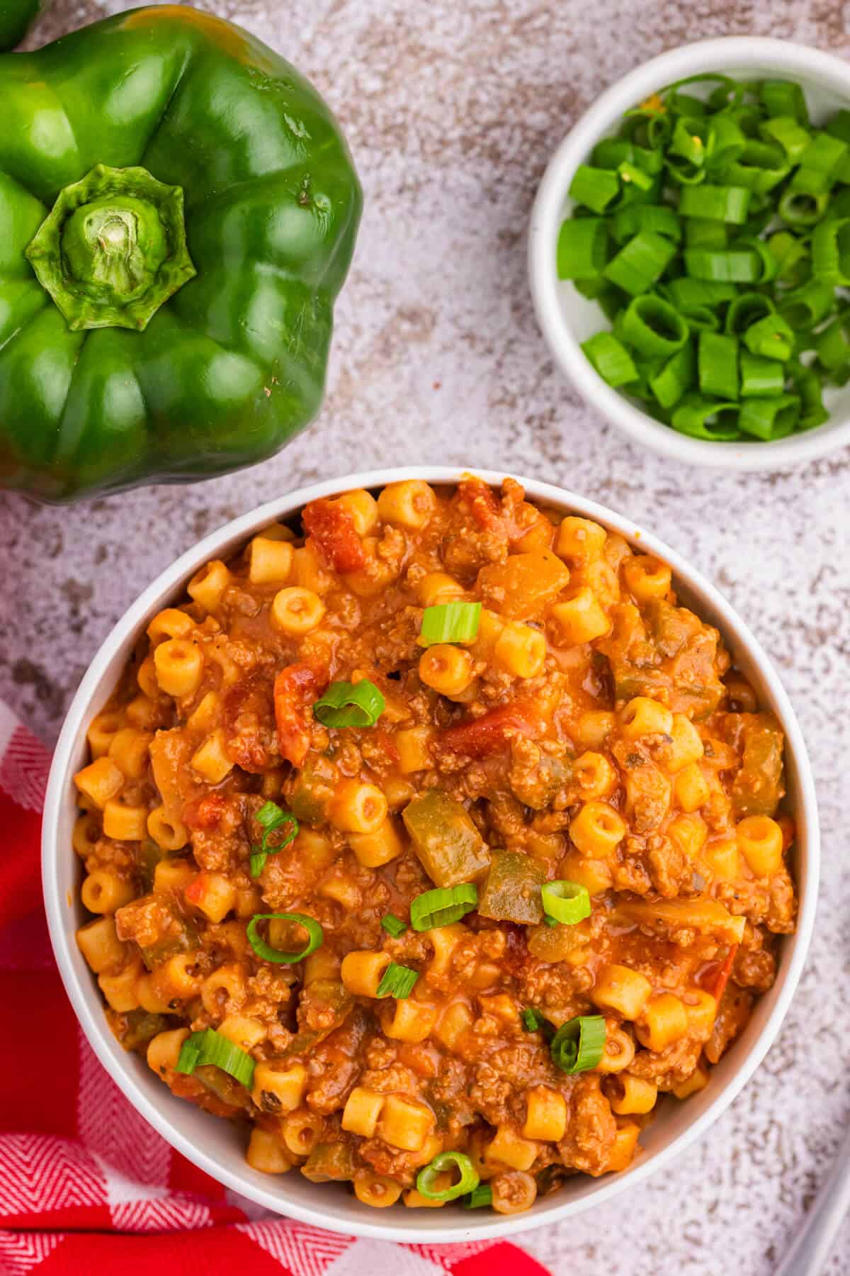 A bowl of unstuffed pepper pasta.