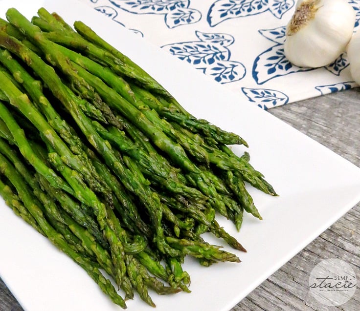 Oven Roasted Asparagus - The best way to make asparagus in the oven every time! Get the crispiest roasted asparagus for the perfect side dish.