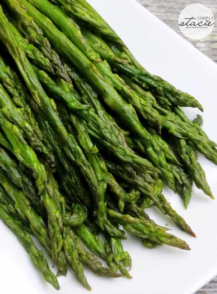 Oven Roasted Asparagus - The best way to make asparagus in the oven every time! Get the crispiest roasted asparagus for the perfect side dish.