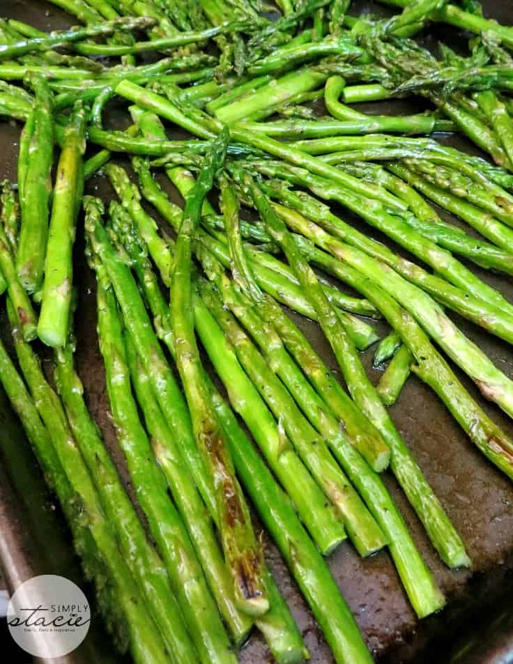 Oven Roasted Asparagus - The best way to make asparagus in the oven every time! Get the crispiest roasted asparagus for the perfect side dish.