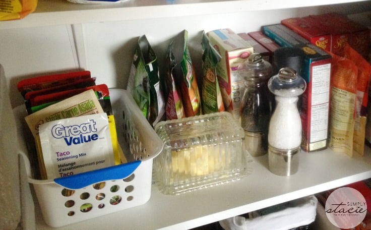 Organize Your Pantry - give your pantry a makeover with these simple tips & tricks!