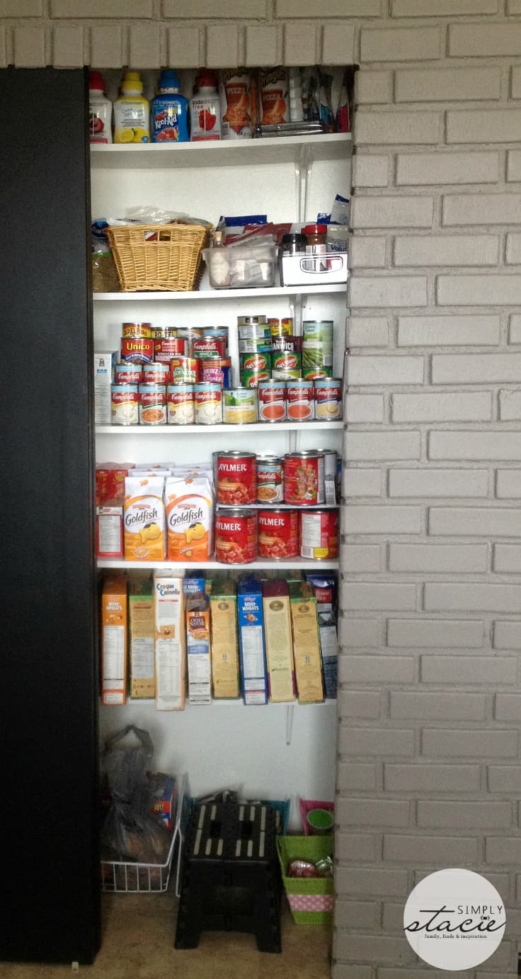 Organize Your Pantry - give your pantry a makeover with these simple tips & tricks!