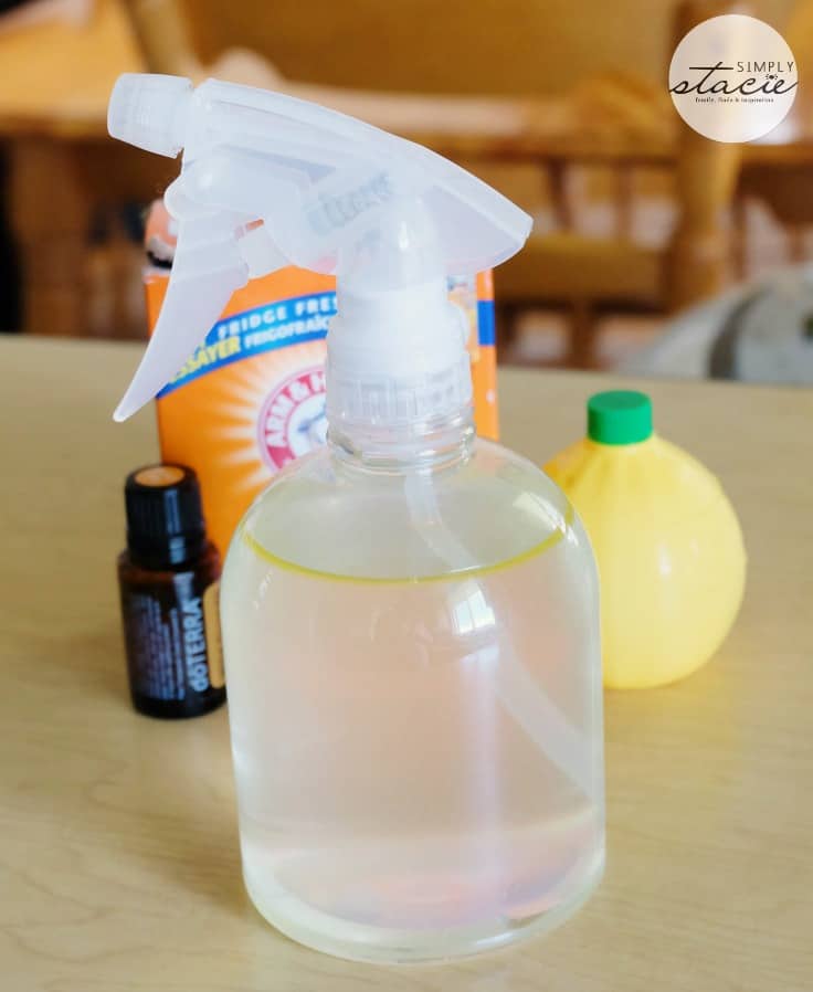 DIY Home Deodorizer Spray - your house will smell fresh with this simple recipe!