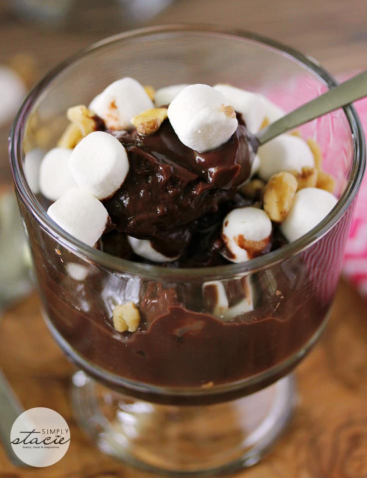 Rocky Road Pudding - Indulge in this decadent chocolate dessert made with creamy homemade chocolate pudding and topped with marshmallows and walnuts!