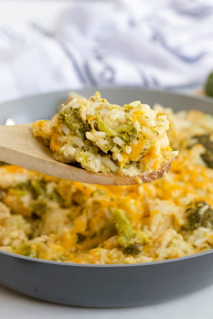 One-Pot Chicken & Broccoli Rice - This is an easy weeknight dinner that you will love whipping up! Tender chicken, creamy rice and broccoli in every single bite. Ready in less than 30 minutes.