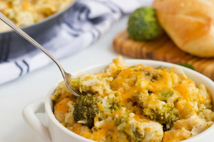 One-Pot Chicken & Broccoli Rice - This is an easy weeknight dinner that you will love whipping up! Tender chicken, creamy rice and broccoli in every single bite. Ready in less than 30 minutes.