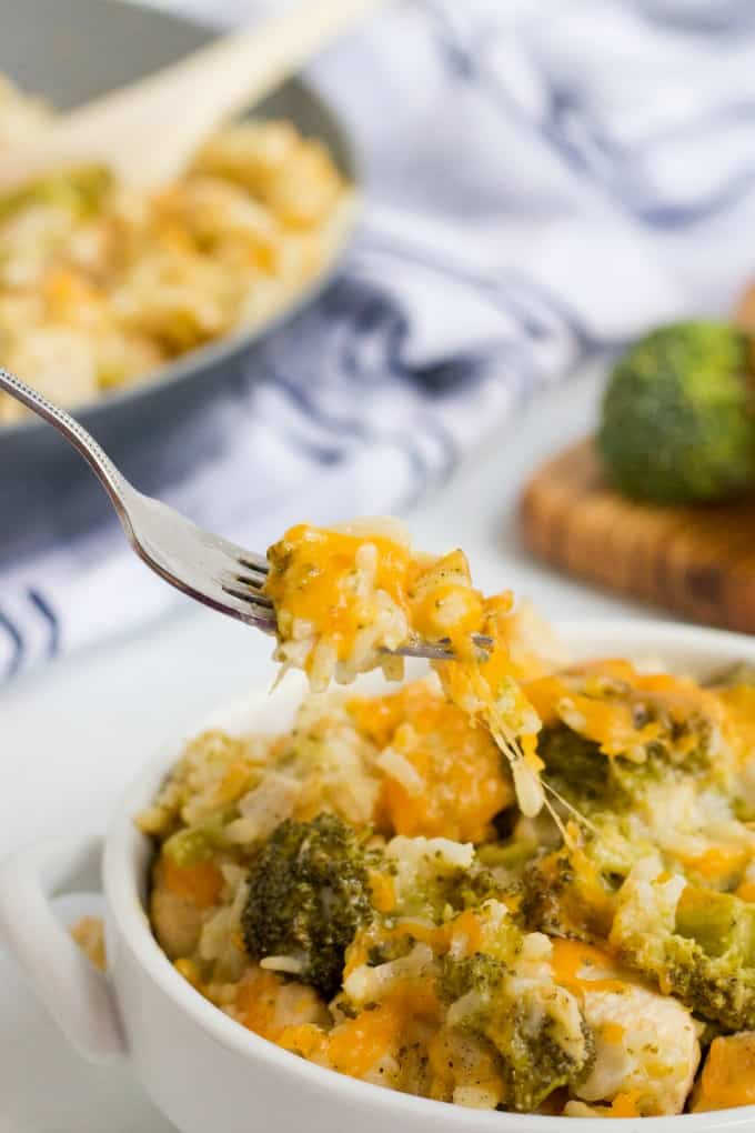 One-Pot Chicken & Broccoli Rice - This is an easy weeknight dinner that you will love whipping up! Tender chicken, creamy rice and broccoli in every single bite. Ready in less than 30 minutes.