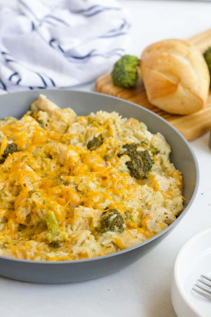 One-Pot Chicken & Broccoli Rice - This is an easy weeknight dinner that you will love whipping up! Tender chicken, creamy rice and broccoli in every single bite. Ready in less than 30 minutes.