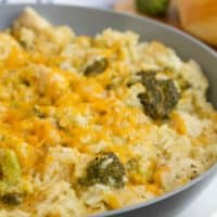One-Pot Chicken & Broccoli Rice - Creamy, cheesy and filling AND on your dinner table in less than 30 minutes!