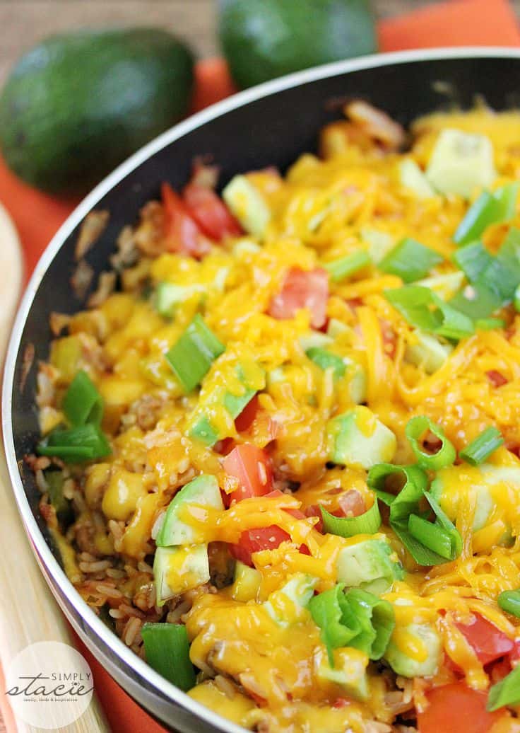 One-Pot Chicken Fajita Rice - Super satisfying one-pan dinner! This quick and easy rice casserole dish is packed with veggies, ground chicken and filled with cheese.