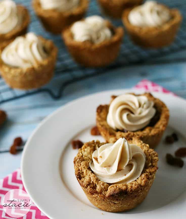 Oatmeal Raisin Cookie Cups - These bite-sized cookie cups are perfect for parties! Topped off with cream cheese frosting, they're an oatmeal raisin dream.