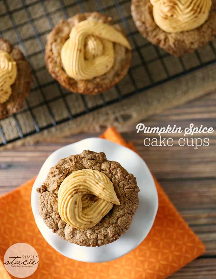 Pumpkin Spice Cake Cups - Calling all pumpkin spice lovers! These delicious spice cake cups are filled to the brim with sweet pumpkin spice cheesecake filling for a delicious and decadent fall dessert.