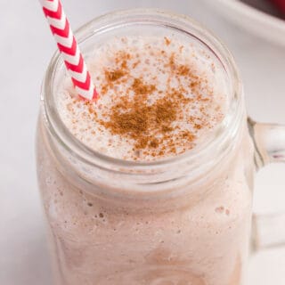 Apple Spice Smoothie - The secret ingredient in this thick and delicious smoothie is oats! A great way to add some fibre to your day, and it tastes amazing.