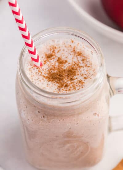 Apple Spice Smoothie - The secret ingredient in this thick and delicious smoothie is oats! A great way to add some fibre to your day, and it tastes amazing.