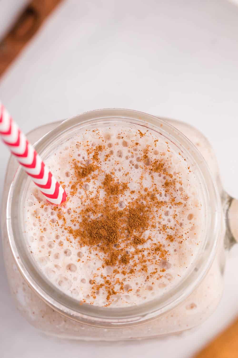 Apple Spice Smoothie - The secret ingredient in this thick and delicious smoothie is oats! A great way to add some fibre to your day, and it tastes amazing.