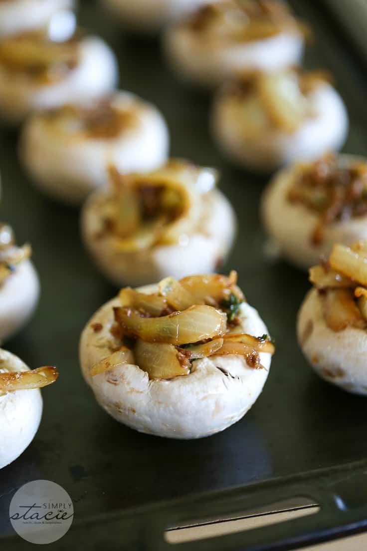 French Onion Stuffed Mushrooms - Try these fibre-packed bites of heaven! This easy appetizer recipe not only delicious, but also healthy too!